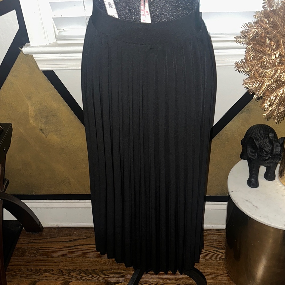 SHEIN Black Pleated Midi Skirt
